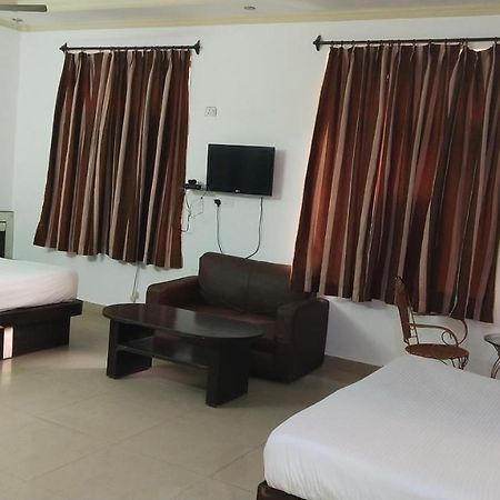 Fabhotel Prashant Palace Mysore Exterior photo